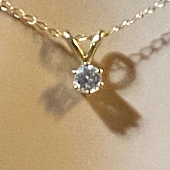 L-3: Lovely 6 prong Diamond solitaire pendant on solid 14k YG Chain.  .10 ct - Picture 10 of 11